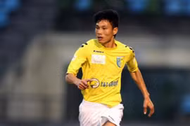 Vào hùa hăm doạ trọng tài, 3 cầu thủ của CLB Hà Nội chịu án treo giò 