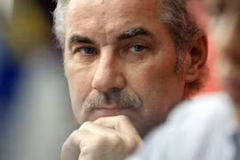 Cựu HLV trưởng ĐTVN Alfred Riedl quyết cùng Indonesia phá dớp về nhì