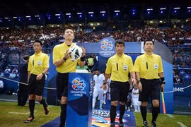 Trọng tài ngoại đầu tiên cầm còi tại V-League từng 2 lần bắt chính trận đấu có ĐTVN