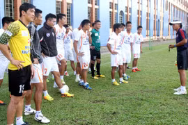 Bỏ V-League, XMXT.SG luyện quân để đá giải tại…Uganda