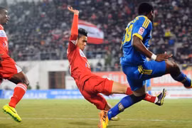 Vòng 20 V-League 2014: Sóng ngầm cuối bảng và những tin đồn "liên minh ma quỷ"