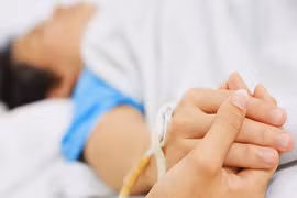 Sau 25 năm, bệnh nhân quay lại đâm bác sĩ tử vong