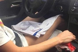 Nữ hành khách hoảng hồn khi phát hiện tài xế bán khỏa thân