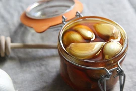 Lợi ích tuyệt vời khi kết hợp tỏi và mật ong