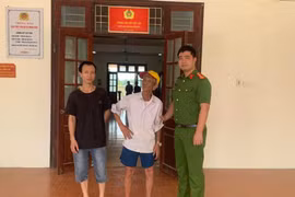 Công an xã giúp đỡ cụ ông đi lạc về đoàn tụ an toàn với gia đình