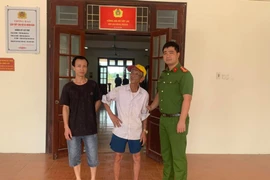Công an xã giúp đỡ cụ ông đi lạc về đoàn tụ an toàn với gia đình