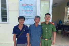 Công an xã Cổ Đô giúp người đàn ông U60 có bệnh lý, đi lạc trở về với gia đình