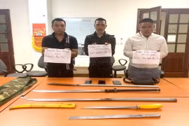 Bắt nhóm thanh niên vác hung khí đi gây rối