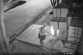 Điều tra vụ đốt thùng xốp, hủy hoại toàn bộ cửa hàng hải sản