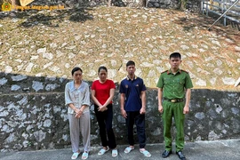 Đặt mua hóa đơn giả để "phù phép" hàng hóa trôi nổi bán trên mạng