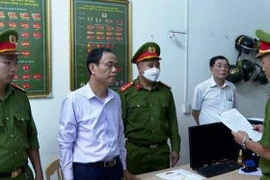 Chủ tịch UBND xã và cán bộ địa chính 'hợp công' chi sai hàng trăm triệu đồng