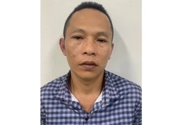 Tài xế taxi phá mật khẩu điện thoại của khách rồi trộm tiền trong tài khoản