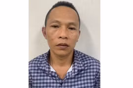 Tài xế taxi phá mật khẩu điện thoại của khách rồi trộm tiền trong tài khoản