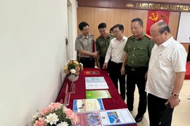 Cụm thi đua số XIII, thành phố Hà Nội trao giải cuộc thi viết về gương điển hình tiên tiến, người tốt việc tốt