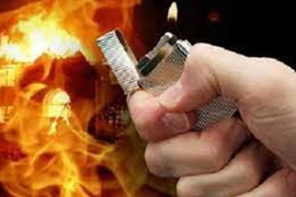 Nam nhân viên điều dưỡng bệnh viện Bãi Cháy tự thiêu trước cửa nhà bạn gái 