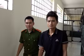 Đột nhập cửa hàng trộm 7 chiếc điện thoại