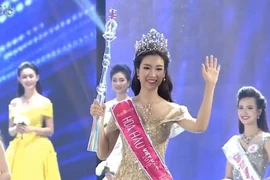 Tân Hoa hậu Việt Nam 2016 nói tiếng Anh lưu loát