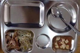 Hiệu trưởng xin từ nhiệm nếu không giải quyết sai sót trong bữa ăn bán trú