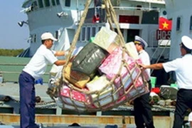 Đưa quà Tết ra huyện đảo Trường Sa 