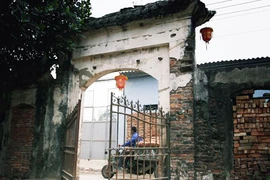 Hỗn mang kiến trúc làng Hà Nội: “Mỏi gối” tìm lại ngày xưa 