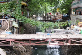 Chênh vênh “cầu khỉ” giữa Thủ đô