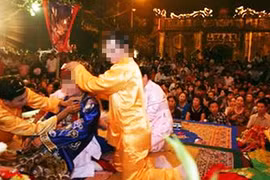 Cuối năm thế giới đồng cốt vào mùa 