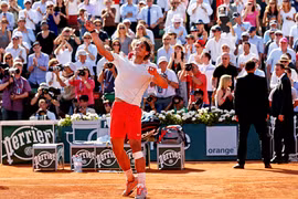 Vượt qua Djokovic, Nadal đến gần kỷ lục