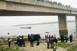 Một học sinh giỏi lớp 11 quyên sinh?