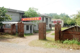 Xây trường rồi bỏ hoang: Ba năm vẫn một chỗ này