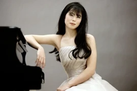 Nữ nghệ sỹ Đức chơi nhạc Rachmaninov