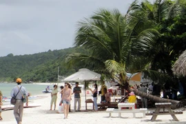 Dịp nghỉ lễ 30-4 và 1-5: Kín tour du lịch 