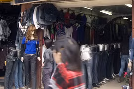 Thấp thỏm lo khi mặc quần bò Trung Quốc