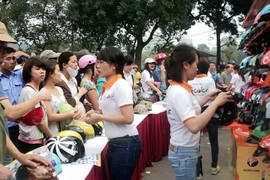 Mũ bảo hiểm trợ giá cũng có hàng giả