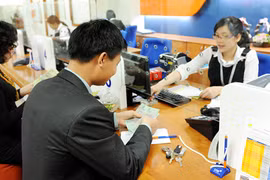 Lãi suất giảm khách hàng chịu thiệt