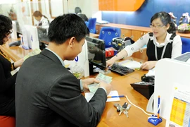 Lãi suất giảm khách hàng chịu thiệt