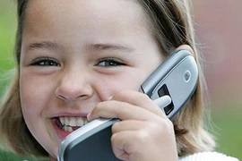 Trẻ dưới 15 tuổi không nên dùng điện thoại di động