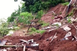 CAP Ngọc Thụy, quận Long Biên: Giúp dân chạy sạt lở