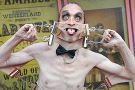 Người dẻo như... kẹo kéo 