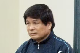 Lừa tiền nông dân, sống phè phỡn