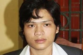 Chế mìn bằng… cốc thủy tinh và cát để cướp tiệm vàng