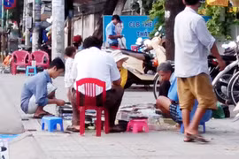 Ngồn ngộn “chợ sex rong”