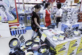 Doanh nghiệp và người tiêu dùng: Không thể lợi dụng quá giới hạn