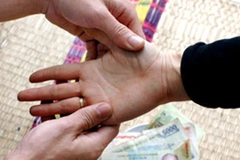 Cuối năm rủ nhau đi xem bói: Nhu cầu, giải trí hay dị đoan?