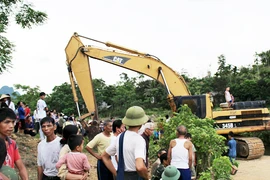 Thách thức chính quyền, với những "yêu sách" khó tin kiểu lệ làng