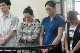 Người đẹp “siêu lừa” nhận thêm án chung thân