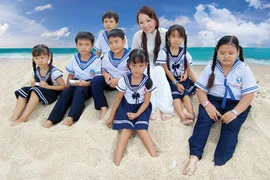 Bỏ ra những đồng tiền cuối cùng để hát về Trường Sa