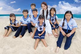 Bỏ ra những đồng tiền cuối cùng để hát về Trường Sa