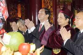 Thành kính tri ân công đức các Vua Hùng 