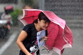 Trung Quốc: 5.000 người mắc kẹt tại sân bay do bão Jebi