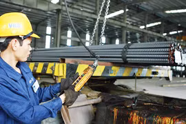 Thép nhập khẩu làm khó thép trong nước